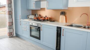 Cottage | Private kitchen | Fridge, electric kettle, cookware/dishes/utensils