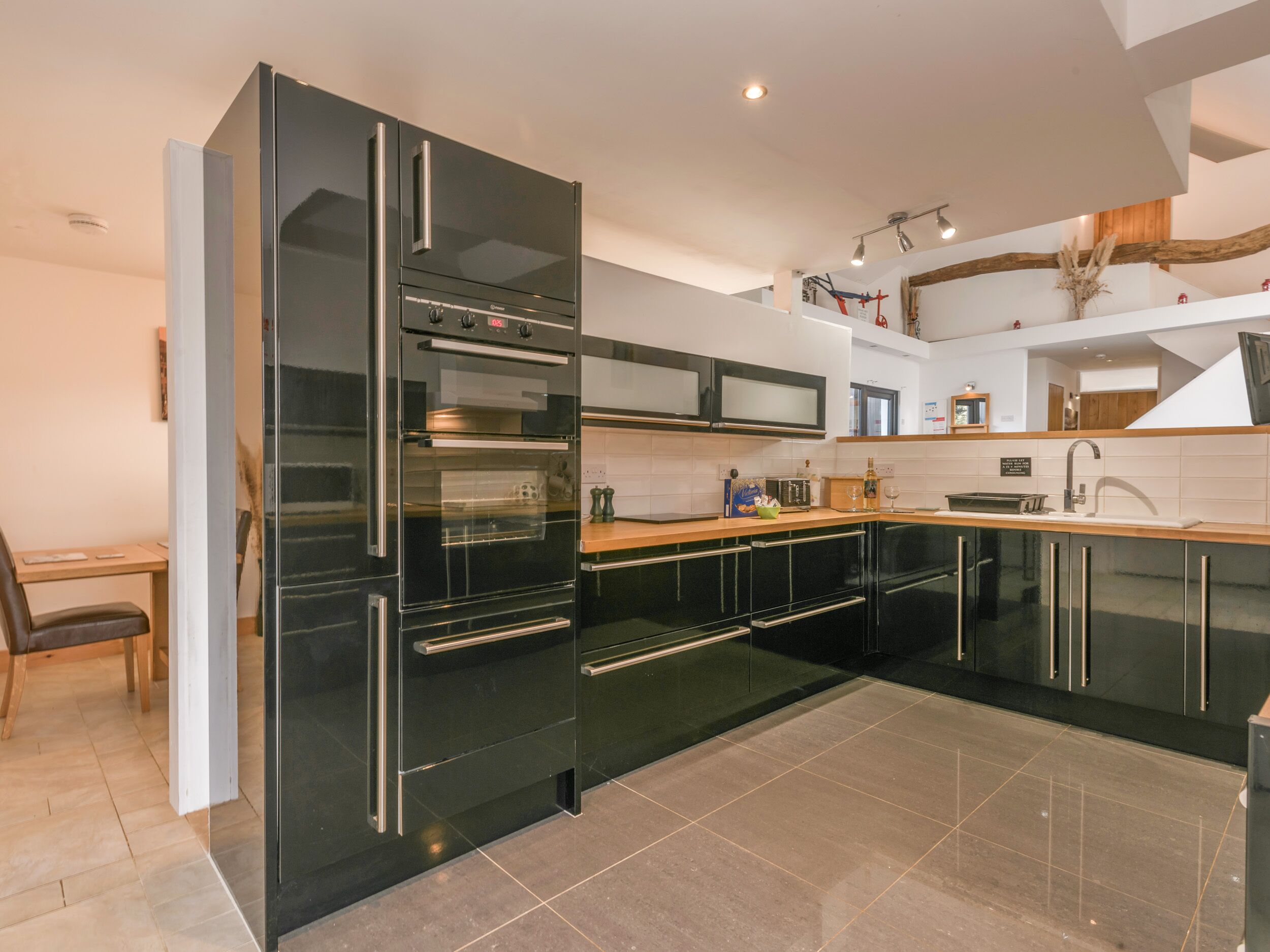 Casa de campo | 4 dormitorios, decoración individual, mobiliario individual