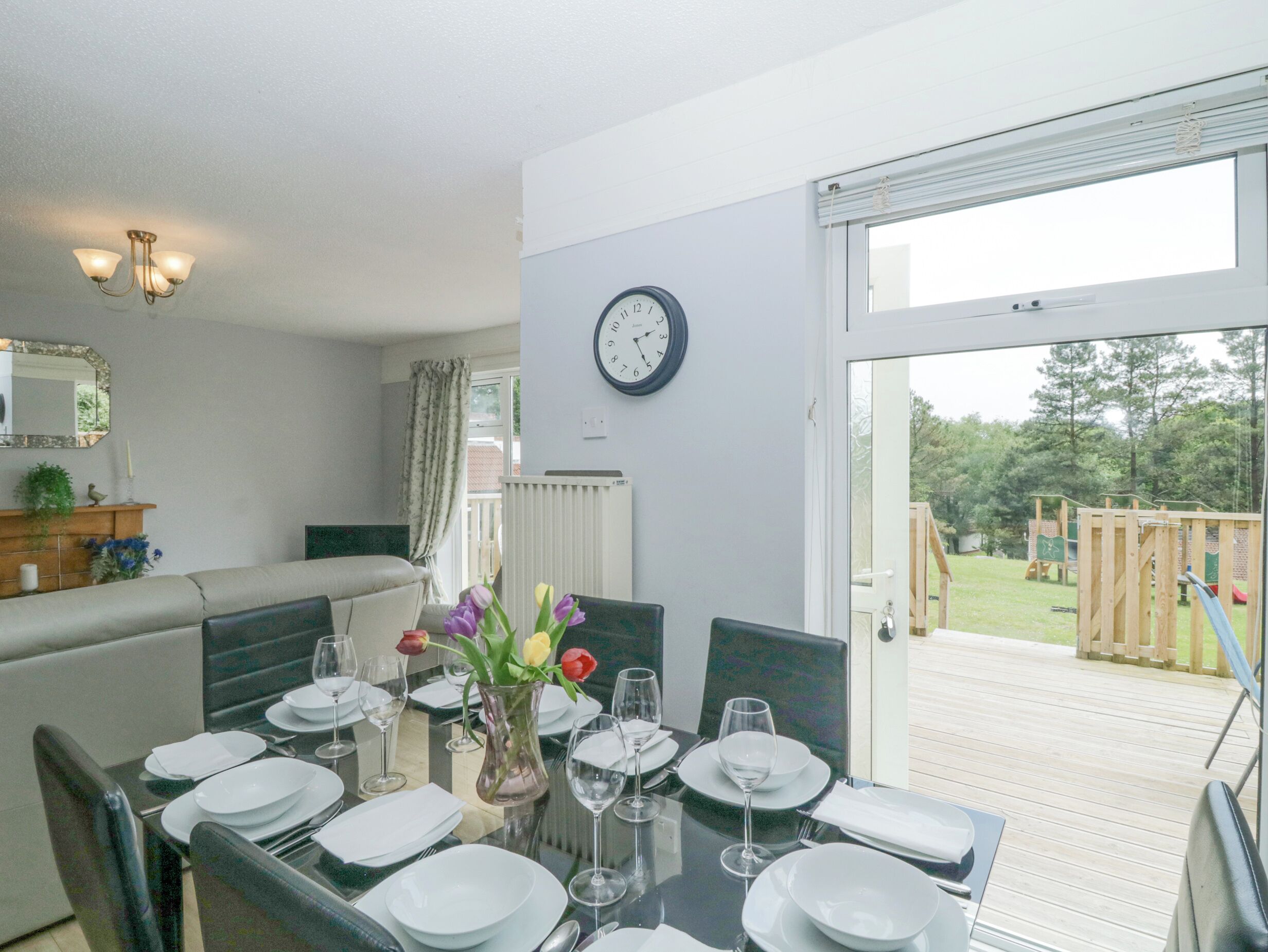 Cottage | Dining