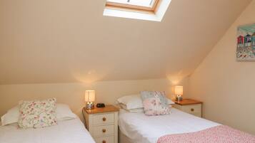 Cottage | 3 bedrooms, individually decorated, individually furnished, free WiFi