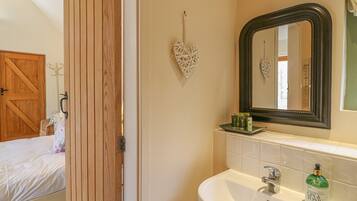 Cottage | Bathroom | Shower