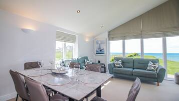 Cottage | Dining