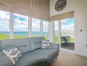 Cottage | Living area - 7 Ocean's Edge (Kingsbridge)