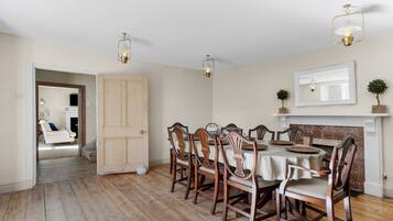 Cottage | Private kitchen | Fridge, microwave, dishwasher, cookware/dishes/utensils