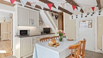 Småhus | Eget kjøkken | Kjøleskap, oppvaskmaskin og kjøkkenutstyr