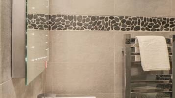 Házikó | Fürdőszoba | Zuhanyzó