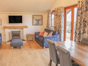Cottage | Interior - Hillside Lodge (Ludlow)