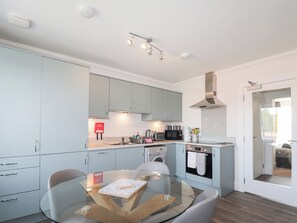 Cottage | Private kitchen | Fridge, dishwasher, electric kettle, toaster - The Nook (Inverness)