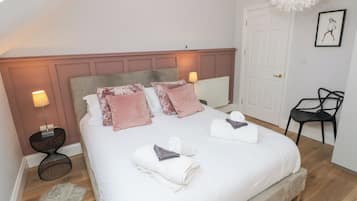 Cottage | 2 bedrooms, individually decorated, individually furnished, free WiFi
