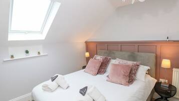 Cottage | 2 bedrooms, individually decorated, individually furnished, free WiFi