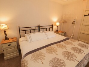 Cottage | 2 bedrooms, individually decorated, individually furnished, free WiFi