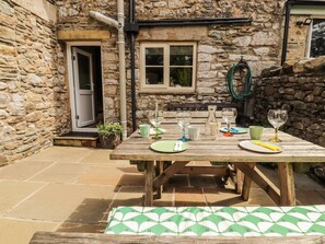 Outdoor dining - Corner Cottage (Carnforth)