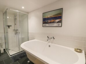 Cottage | Bathroom | Shower - Nyth Y Wennol (Holyhead)