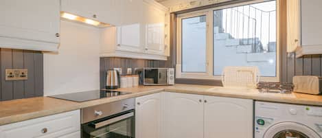 Småhus | Eget kjøkken | Kjøleskap, vannkoker, brødrister og kjøkkenutstyr