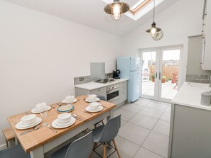 Cottage | Private kitchen | Cookware/dishes/utensils
