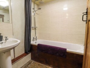 Cottage | Bathroom | Shower - Moldy Warp Barn (Keighley)