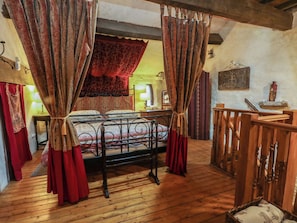 3 bedrooms, free WiFi, individually decorated, individually furnished - Moldy Warp Barn (Keighley)