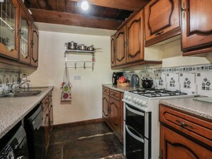 Jääkaappi, mikroaaltouuni, astianpesukone, vedenkeitin