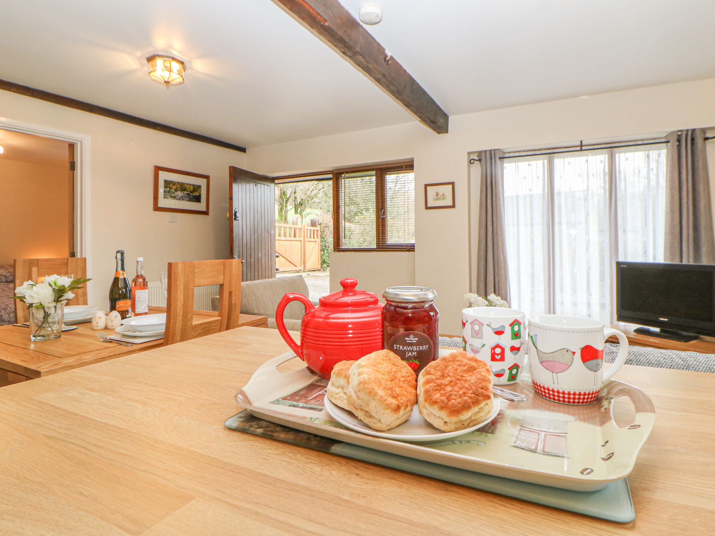 Cottage | Dining