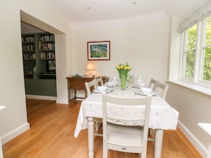 Cottage | Dining - 3 Painters Field (Cirencester)