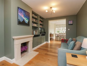 Cottage | Living area - 3 Painters Field (Cirencester)