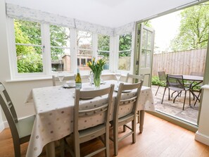 Cottage | Dining - 3 Painters Field (Cirencester)