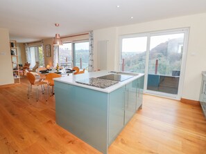 Cottage | Dapur pribadi | Lemari es, mesin pencuci piring, dan peralatan masak/sendok-piring