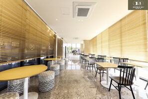 Desayuno continental gratuito y diario