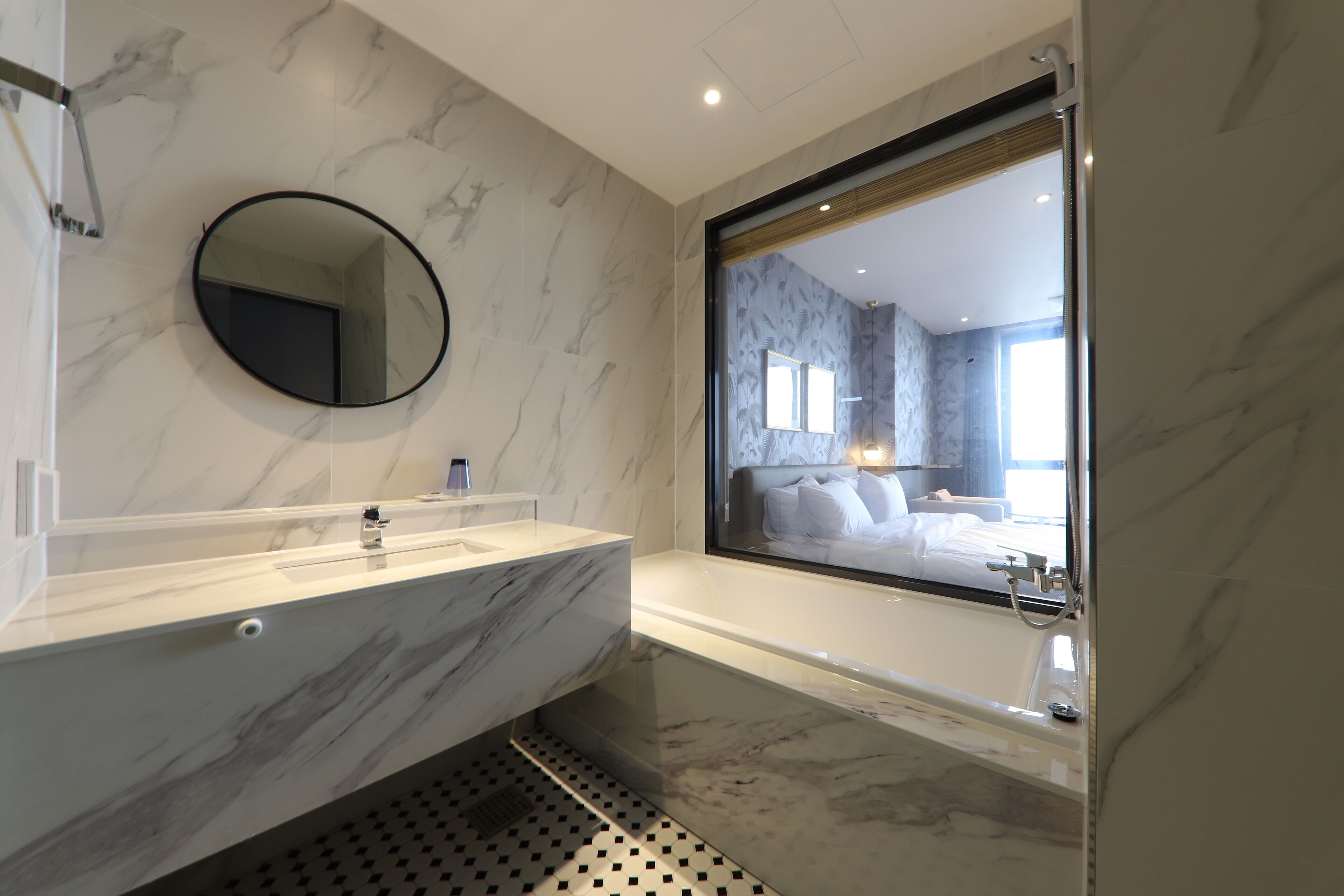 superior double room | bathroom | free toiletries, hair dryer, bathrobes, slippers