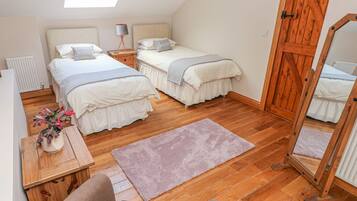 Cottage | 2 bedrooms, individually decorated, individually furnished, free WiFi