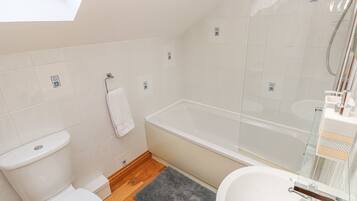 Cottage | Kamar mandi | Shower