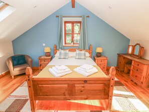 Cottage | 2 bedrooms, individually decorated, individually furnished, free WiFi