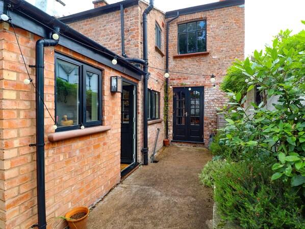 Cottage | Exterior - 2 Ashby Place (Chester)