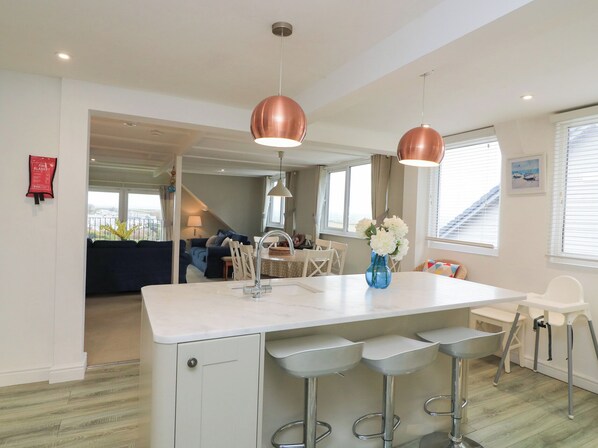 Cottage | Dining