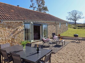 Cottage | Outdoor dining - The Shippon at Wyke Farm (Axminster)