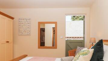 Cottage | 3 bedrooms, individually decorated, individually furnished, free WiFi