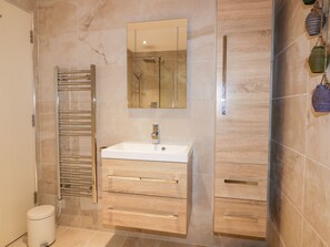 Ferienhaus | Badezimmer | Dusche, Haartrockner