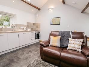 Cottage | Private kitchen | Fridge, dishwasher, electric kettle, toaster - La'al Riddings (Ulverston)