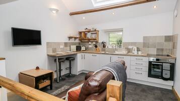 Cottage | Private kitchen | Fridge, dishwasher, electric kettle, toaster
