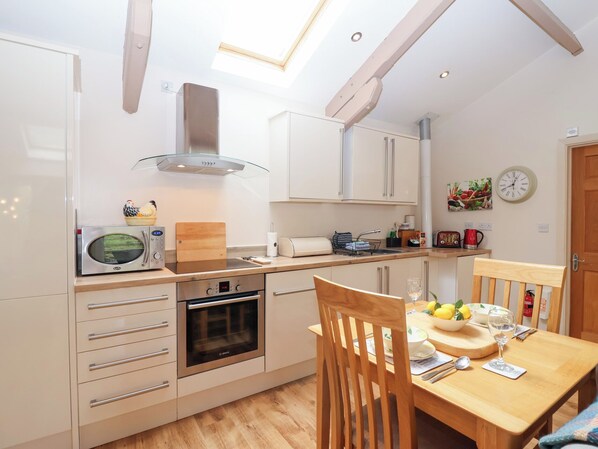 Refrigerador, lavavajillas, tetera/pava eléctrica, tostadora