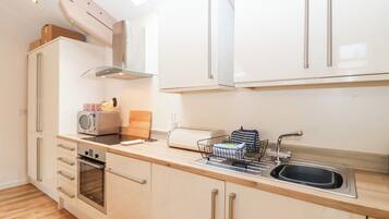Stuga | Eget kök | Kylskåp, diskmaskin, vattenkokare och brödrost