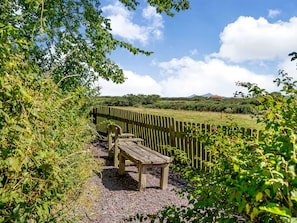 Cottage | Property grounds - Tyn Morfa (Pwllheli)