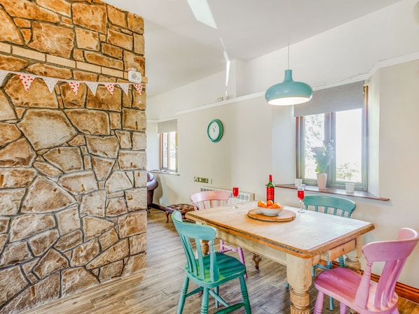 Cottage | Private kitchen | Fridge, microwave, dishwasher, electric kettle - Tyn Morfa (Pwllheli)