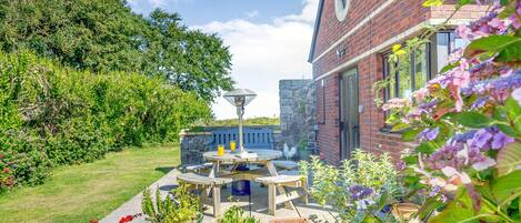 Cottage | Property grounds