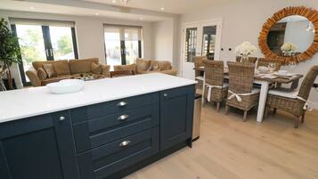 Cottage | Cucina privata | Frigorifero, lavastoviglie, pentole/stoviglie/utensili