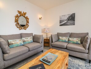 Cottage | Living area - Blue Bay (Lynton)
