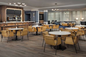 Breakfast and dinner served - Courtyard by Marriott Indianapolis Plainfield (Plainfield)