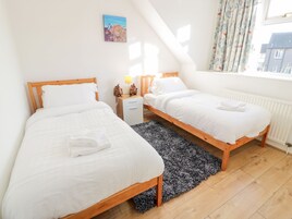 Cottage | 2 bedrooms, individually decorated, individually furnished, free WiFi