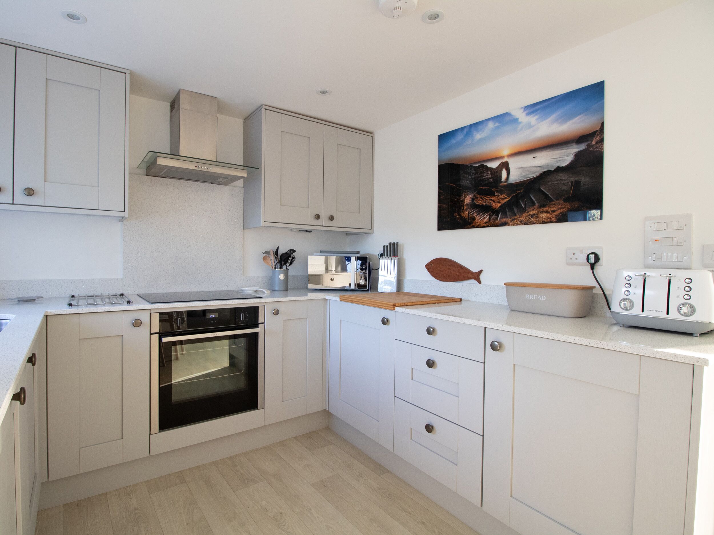 Cottage | Private kitchen | Fridge, dishwasher, cookware/dishes/utensils