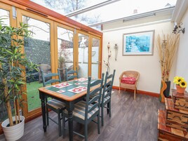 Cottage | 2 bedrooms, individually decorated, individually furnished, free WiFi